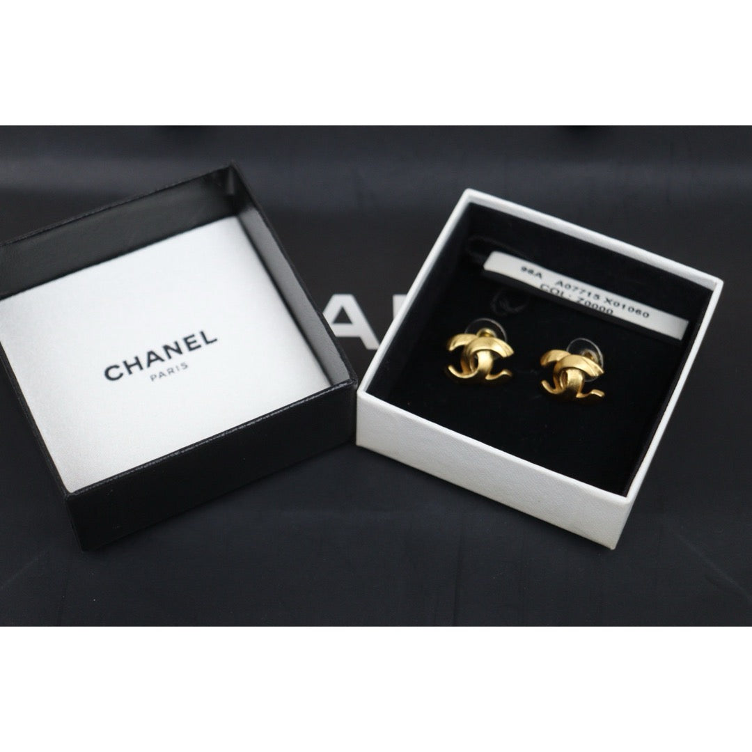 Very Good ( Rank A) ｜CHANEL Coco Mark 18K Gold Plating Earrings Made In 2000 Year｜25120901