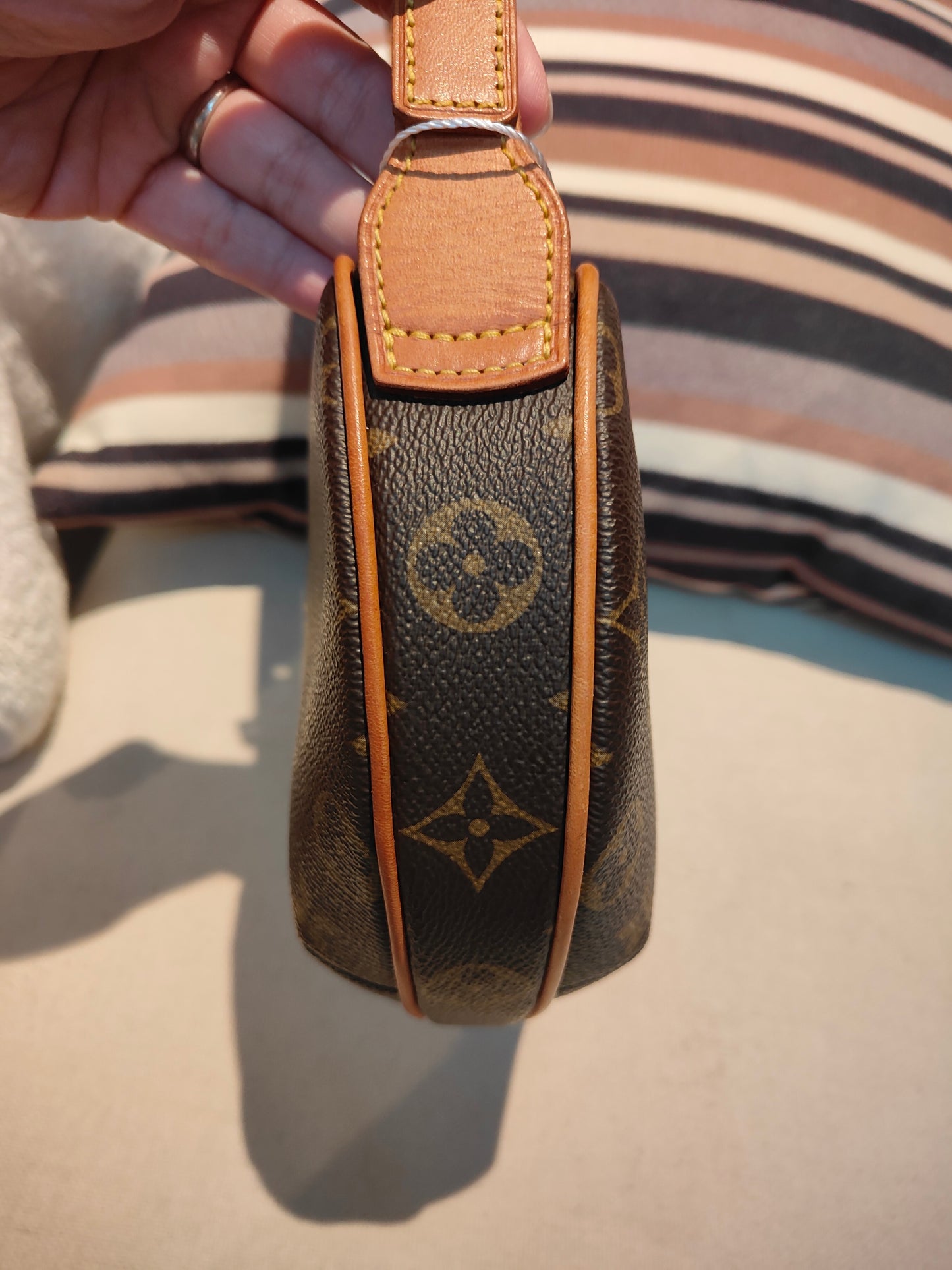Good ( Rank AB)｜LV Monogram Pochette Croissant Shoulder Bag