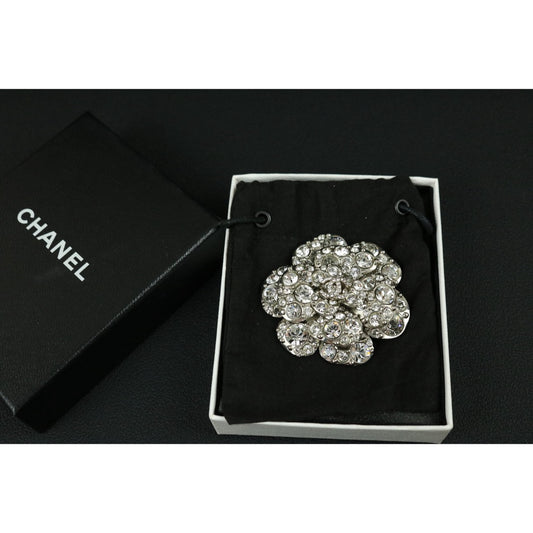 Include Authentic Detective Certificate of Authenticity｜Very Good ( Rank A)｜ CHANEL 10V Camellia Rhinestone Brooch Made in 2010 Year｜X26092106