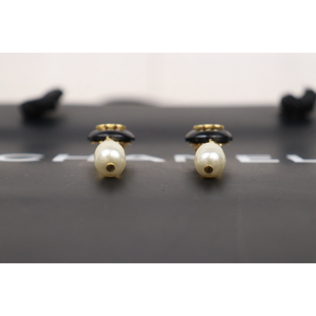 Very Good ( Rank A) ｜CHANEL  COCO Mark  Pearl  Drop  Earrings Made In 1997Year｜25062303