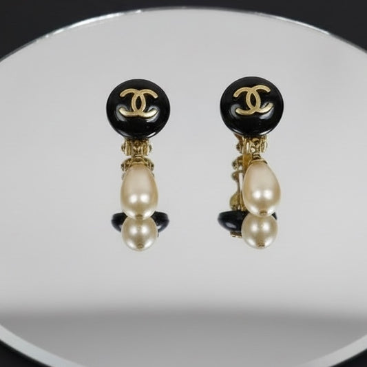Include Authentic Detective Certificate of Authenticity｜Very Good ( Rank A) ｜CHANEL 94A COCO Mark  Water Drop Pearl Earrings Made In 1994Year｜26021912