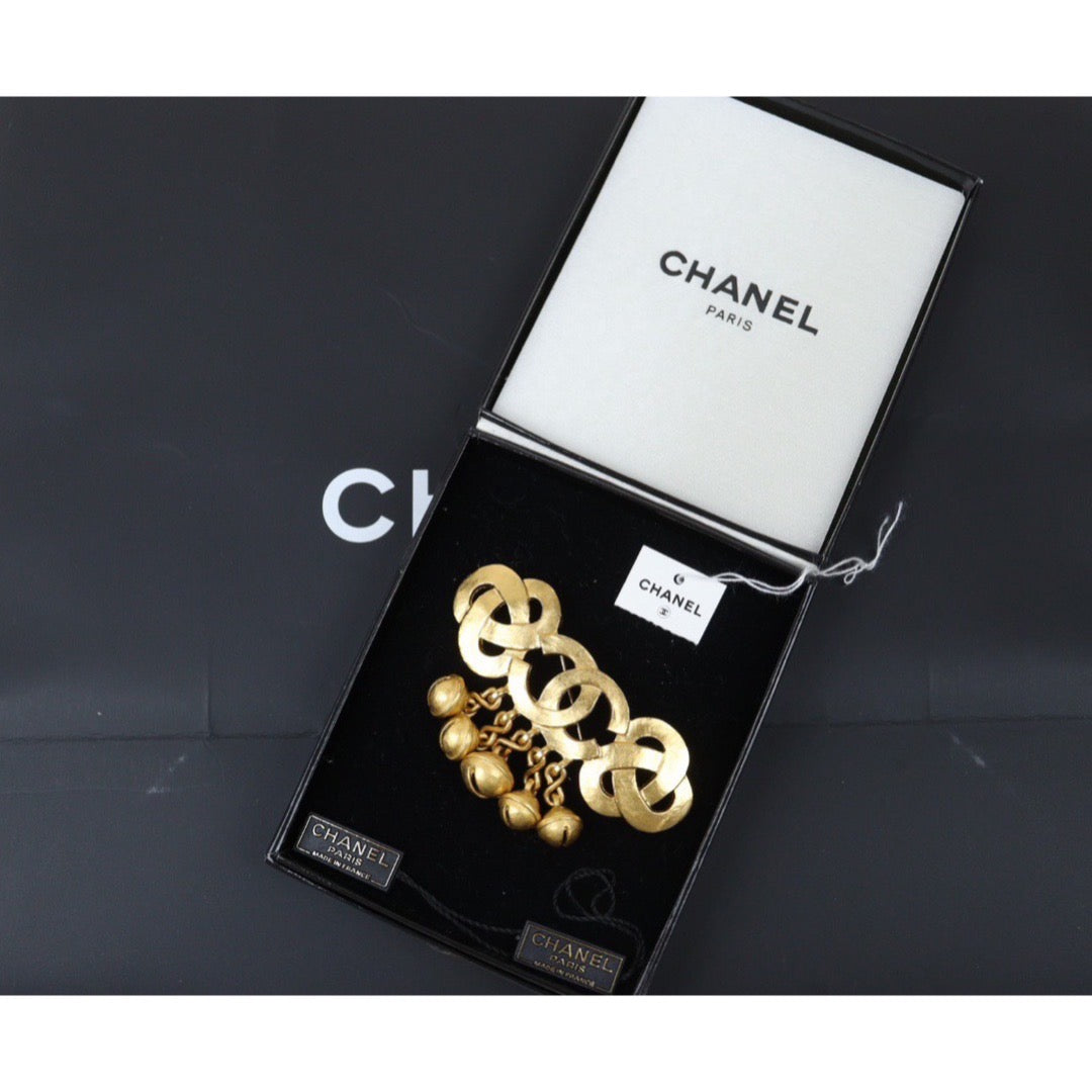 Rank A ｜ CHANEL Coco Mark Bell Gold Brooch ｜Q24050945