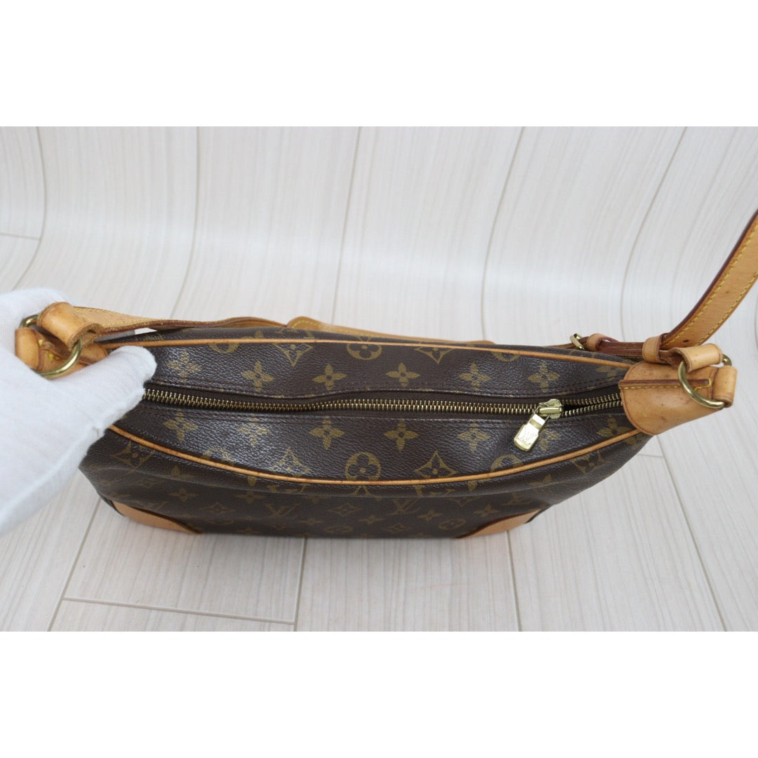 Include Entrupy Certificate of Authenticity｜Fair ( Rank B)｜Louis Vuitton Monogram Boulogne 30 Shoulder Bag｜26011401