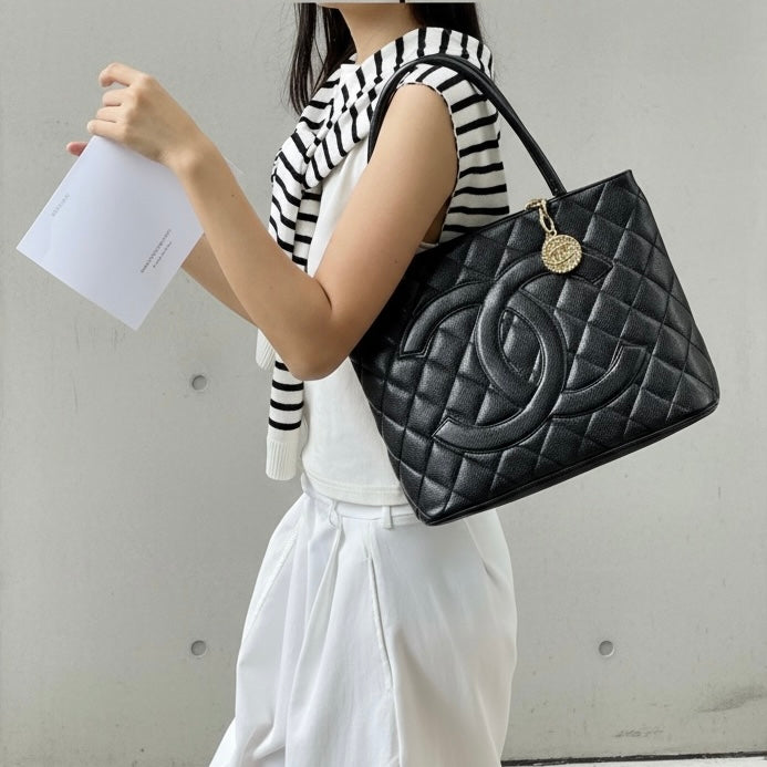 Include Entrupy Certificate of Authenticity｜Good ( Rank AB)｜ CHANEL Caviar Skin Calf Leather Tote Bag Black Made In 1997～1999Year｜26022402