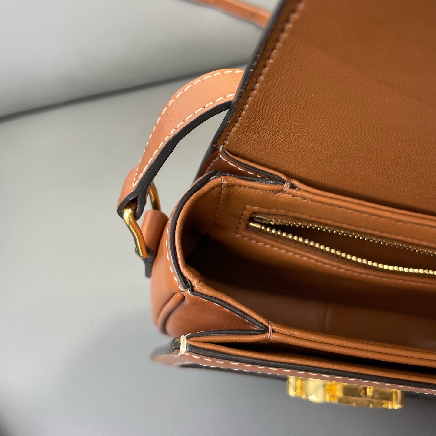 Very Good ( Rank A) ｜ CELINE Triomphe Teen Shoulder Bag