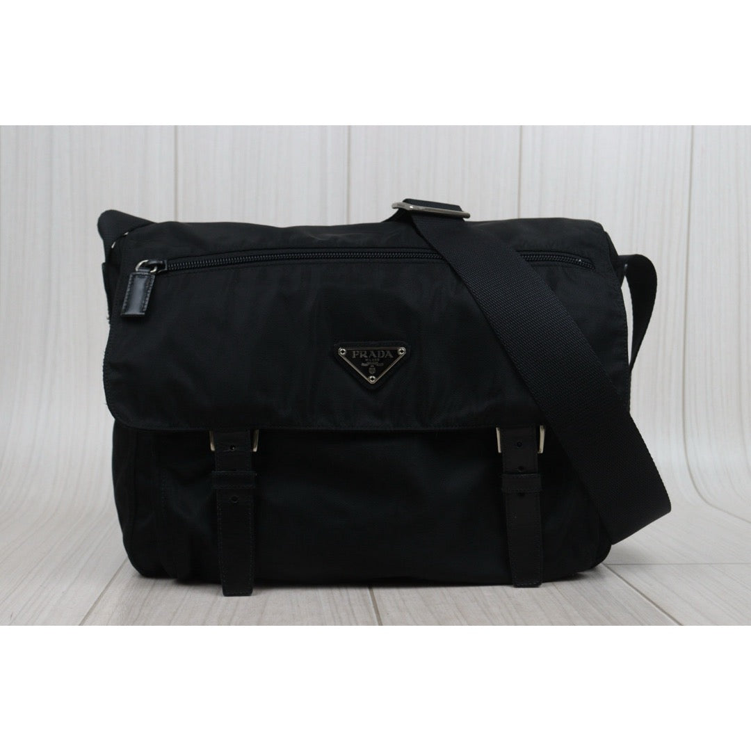 Very Good ( Rank A) ｜Prada  Nylon ShoulderBag Black Silver Hardware｜25101505