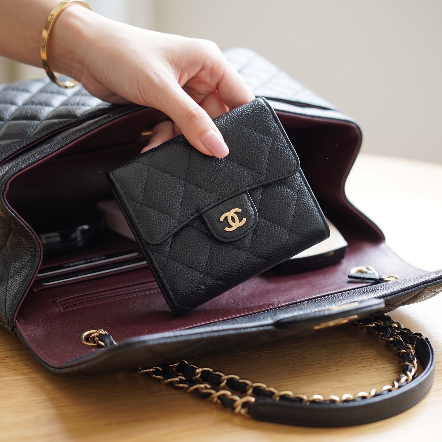 Include Entrupy Certificate of Authenticity｜Very Good ( Rank A)｜ Chanel Caviar Skin Black Wallet Made In 2022 Year ｜S26062512