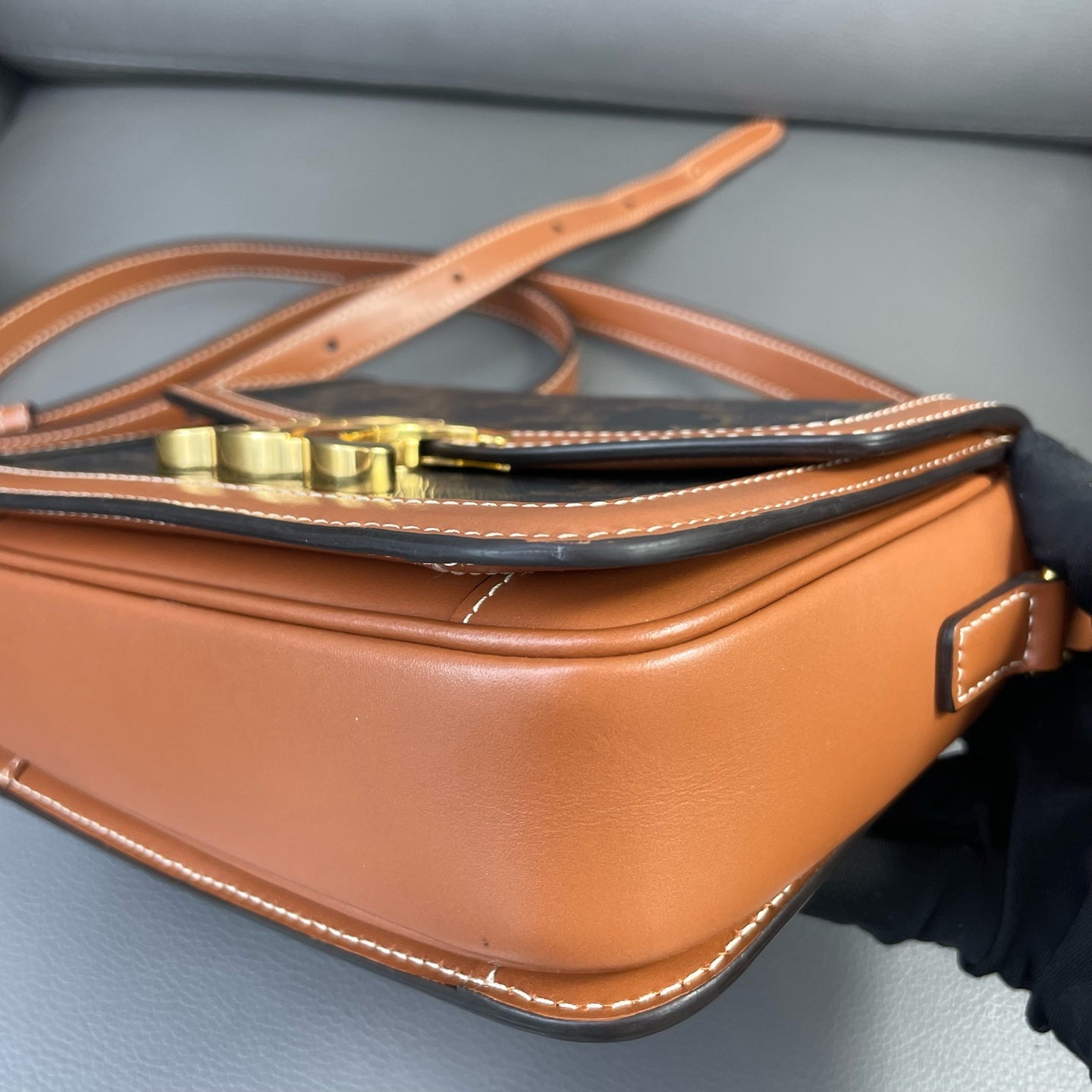 Very Good ( Rank A) ｜ CELINE Triomphe Teen Shoulder Bag