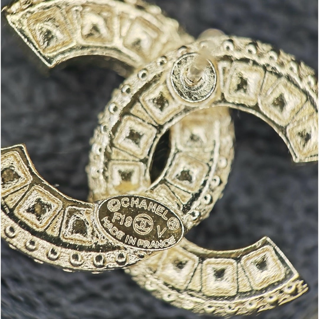 Include Authentic Detective Certificate of Authenticity｜Very Good ( Rank A)｜ CHANEL F19V COCO Mark Rhinestone Earrings Made In 2019Year｜S26051504