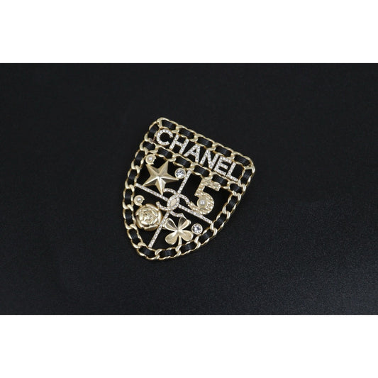 Include Authentic Detective Certificate of Authenticity｜Very Good ( Rank A)｜ CHANEL 21A Coco Mark Shield Brooch Made In 2021Year ｜26052007