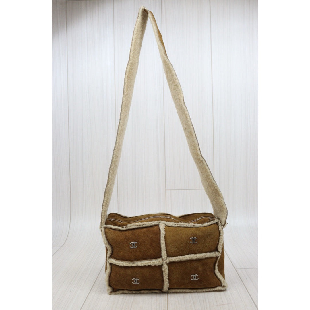 Good ( Rank AB)｜ CHANEL Suede Teddy Wool Shoulder Bag Brown Made In 2000-2002Year｜25100606