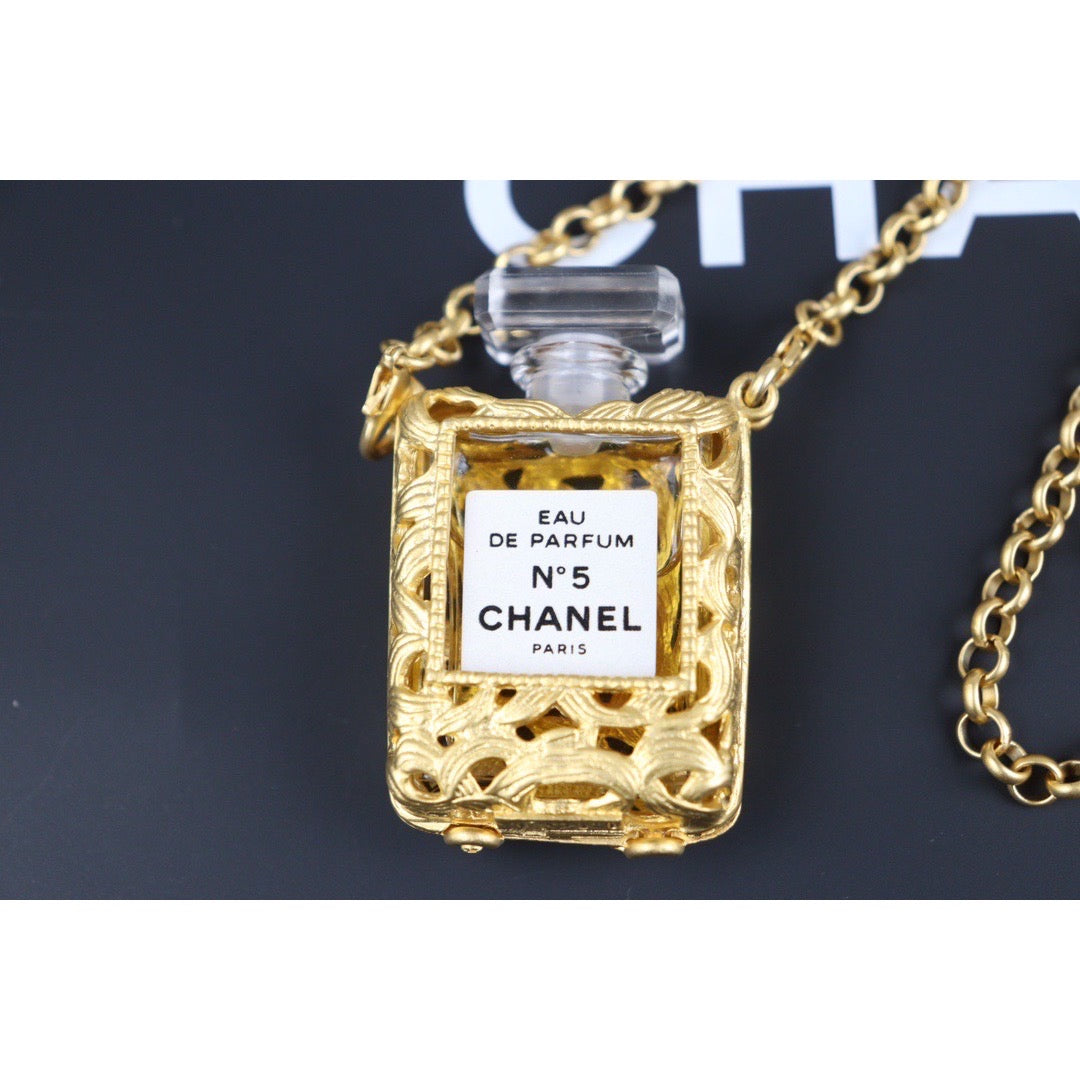 Rank SA ｜  CHANEL Vintage Perfume No5 Brass Perfume Necklace  ｜23102839