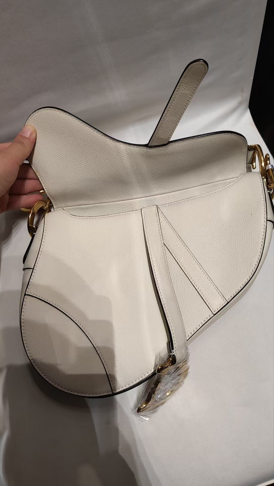 Very Good ( Rank A)｜Dior Saddle Shoulder Bag Medium White come with Entrupy Certificate of Authenticity