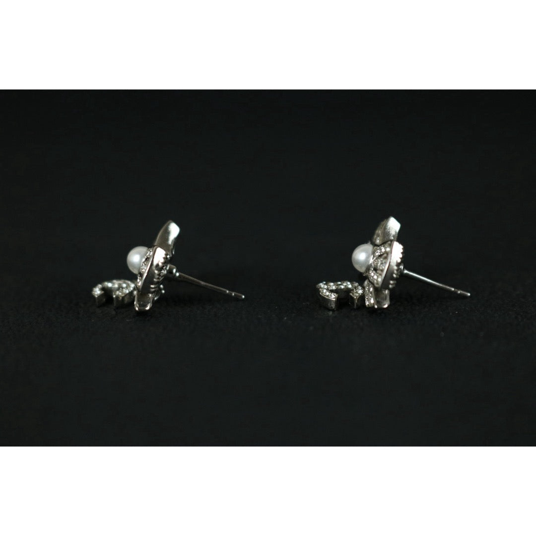 Include Authentic Detective Certificate of Authenticity｜Very Good ( Rank A) ｜CHANEL A22P COCO Mark Bow Pearl Rhinestone Earrings Made In 2022 Year｜S26071001