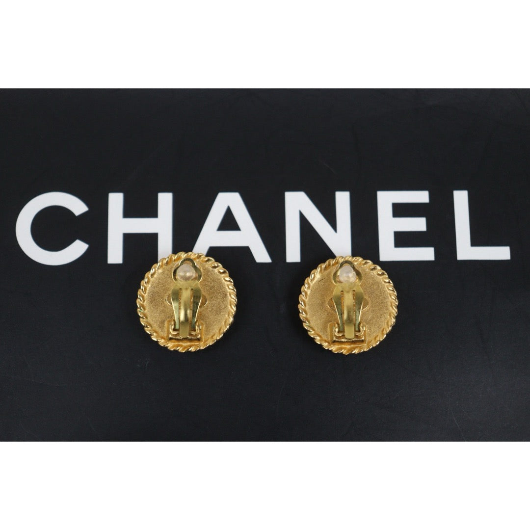 Very Good ( Rank A) ｜CHANEL Coco Mark Round Earrings Made In 1995Year ｜25081203