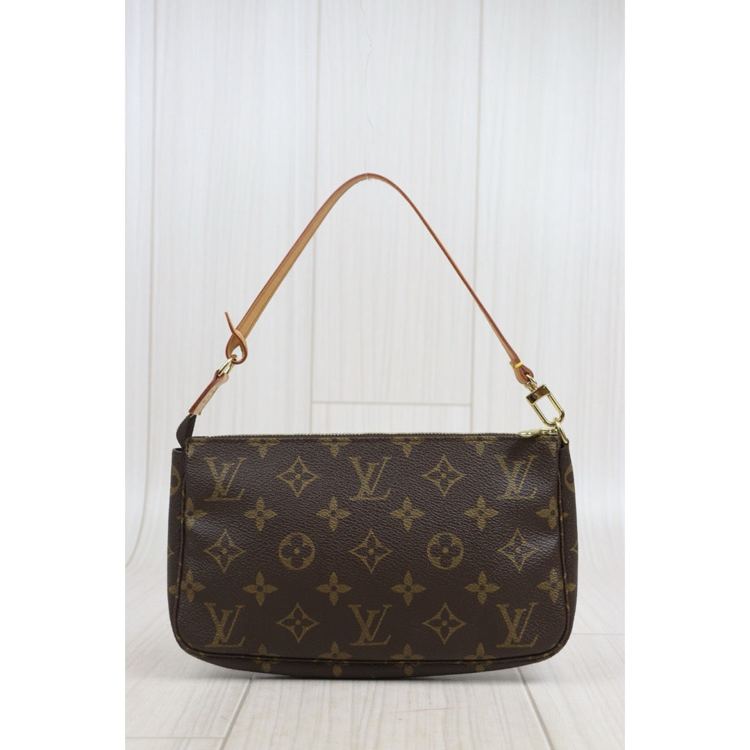 Very Good ( Rank A)｜LV Monogram Pochette Accessoires ｜25092603