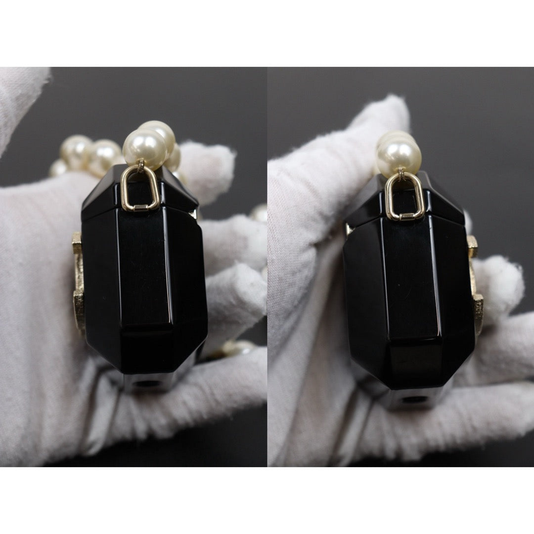 Include Authentic Detective Certificate of Authenticity｜Very Good ( Rank A)｜ CHANEL B21A Rhinestone Coco Mark Pearl Chain AirPods Pro Bag Made in 2021 year｜S26031021