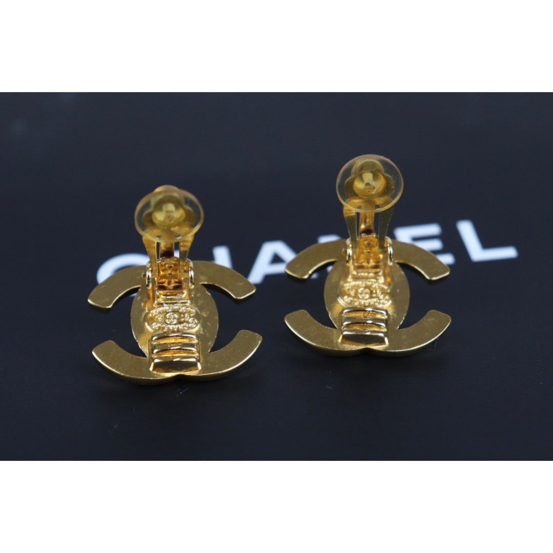 Rank A ｜CHANEL Vintage 18K Gold Plating Earrings  Made In 1997 Year ｜23101110