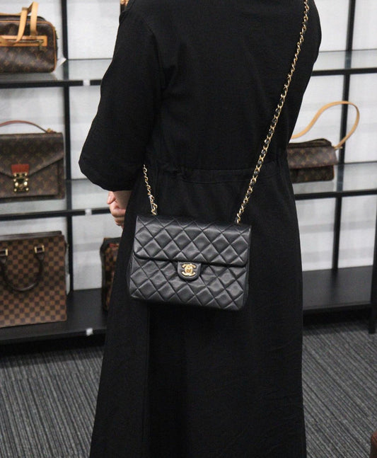 Rank AB ｜ CHANEL Black Lanbskin Square 20 Shoulder Bag Made In 1989～1991 Year｜V23062973