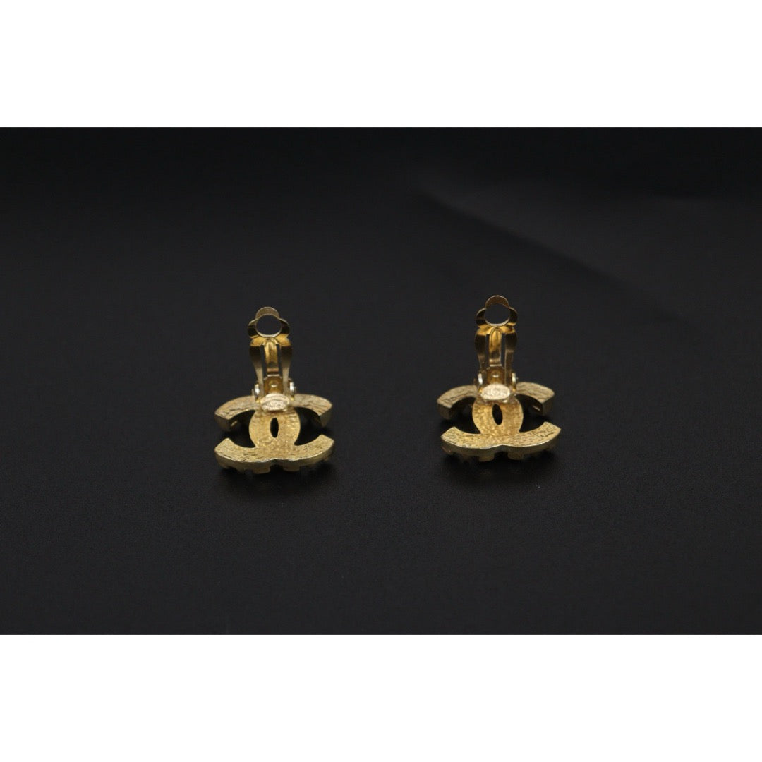 Very Good ( Rank A)｜ CHANEL Coco Mark Rivet Earrings Made in 2003Year｜V25071008