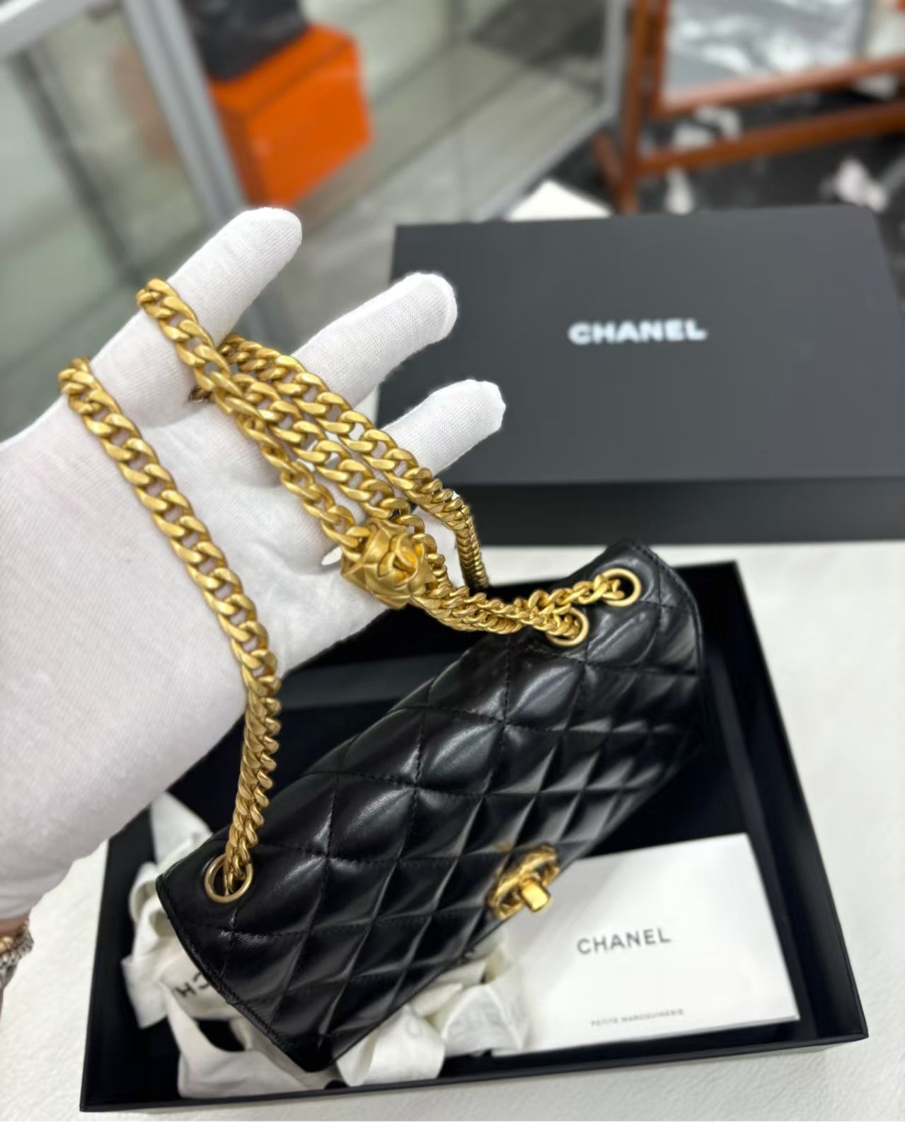 Include Entrupy Certificate of Authenticity｜Very Good ( Rank A)｜ CHANEL Matelasse Lam skin WOC Black