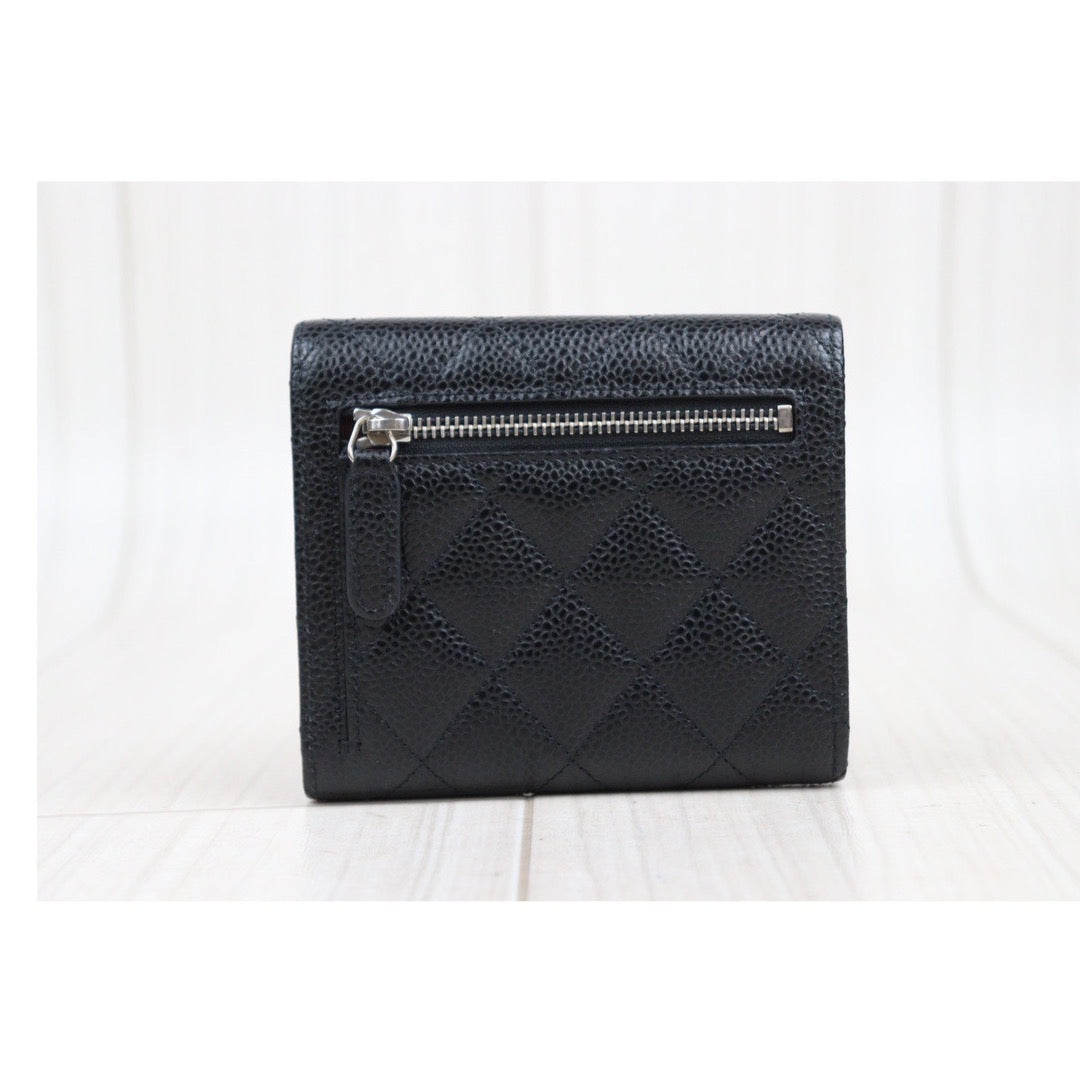 Rank A ｜Chanel Caviar Skin Tri-fold Wallet Black Made in 2018 Year｜23110701