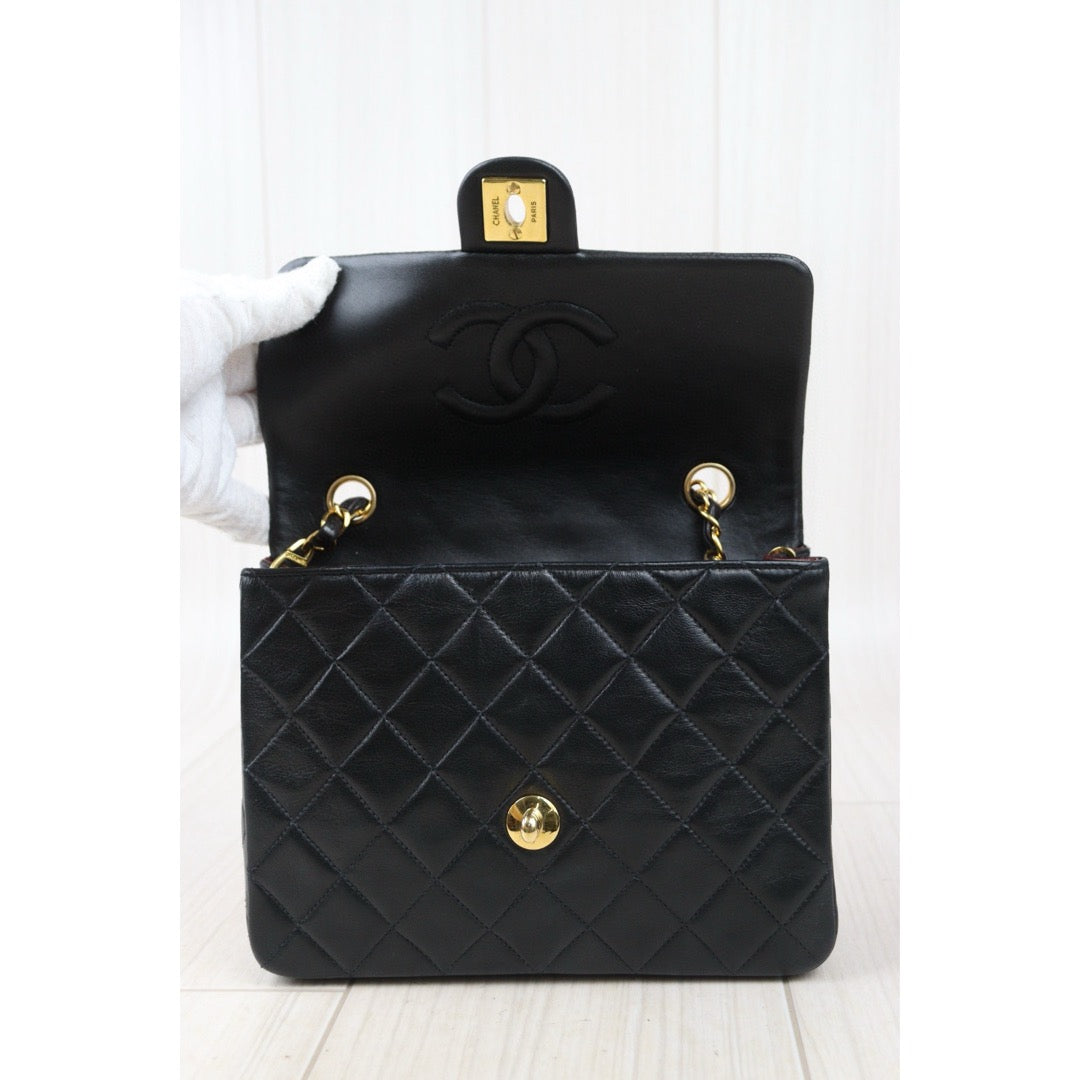 Very Good ( Rank A)｜ CHANEL Black Lanbskin Square 20 Shoulder Bag Made In 1991～1994Year ｜24080605