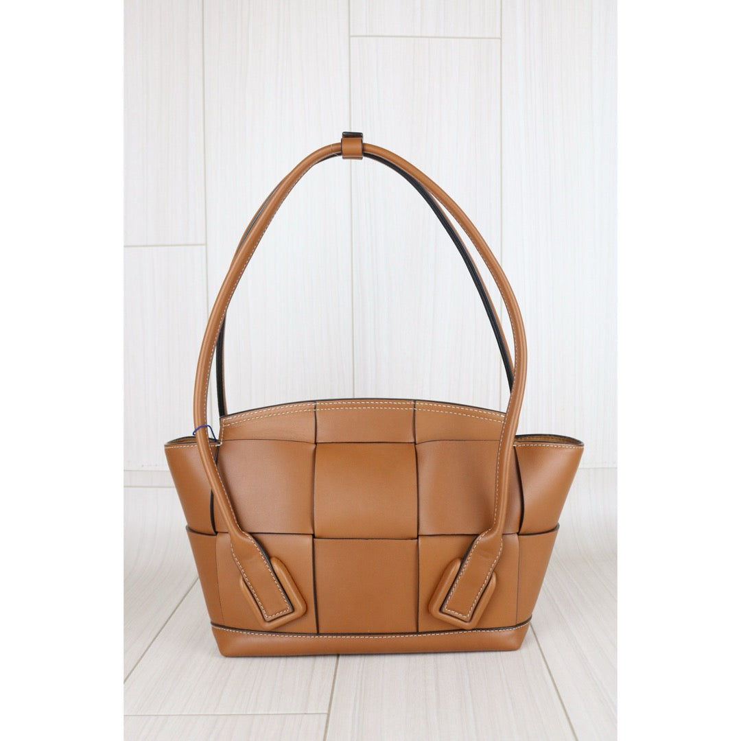 Very Good ( Rank A)｜ Bottega Veneta Calf Leather Arcoe33  HandBag Caramel｜S25111304