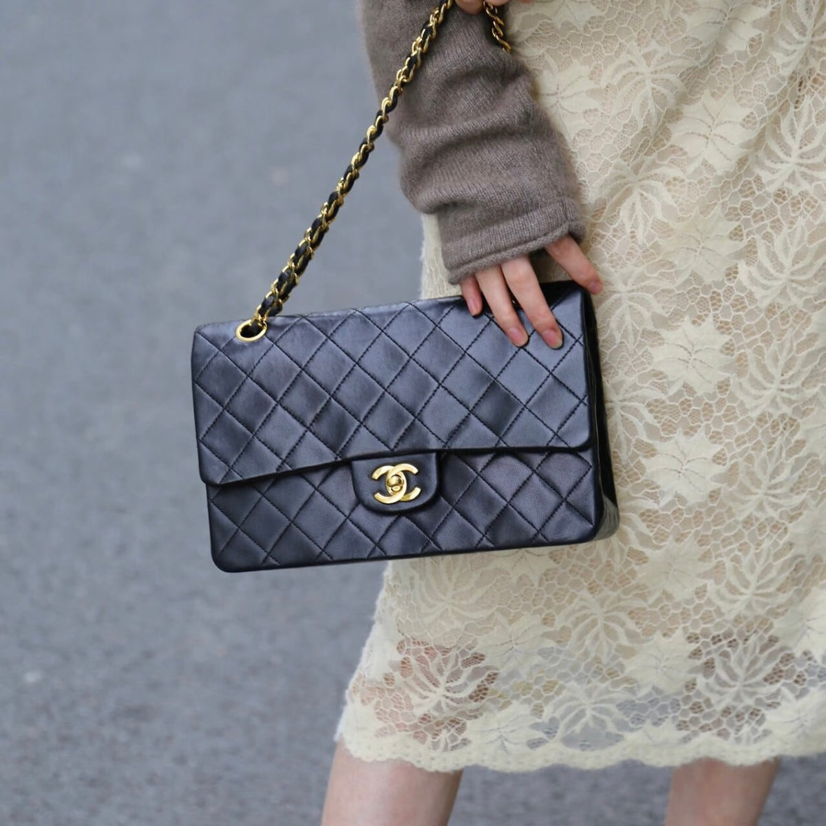 Include Entrupy Certificate of Authenticity｜Good ( Rank AB)｜ CHANEL Lamb Skin Matrasse Chain Double Flap 25 Shoulder Bag  Black Made In 1989-1991 Year｜S26083009