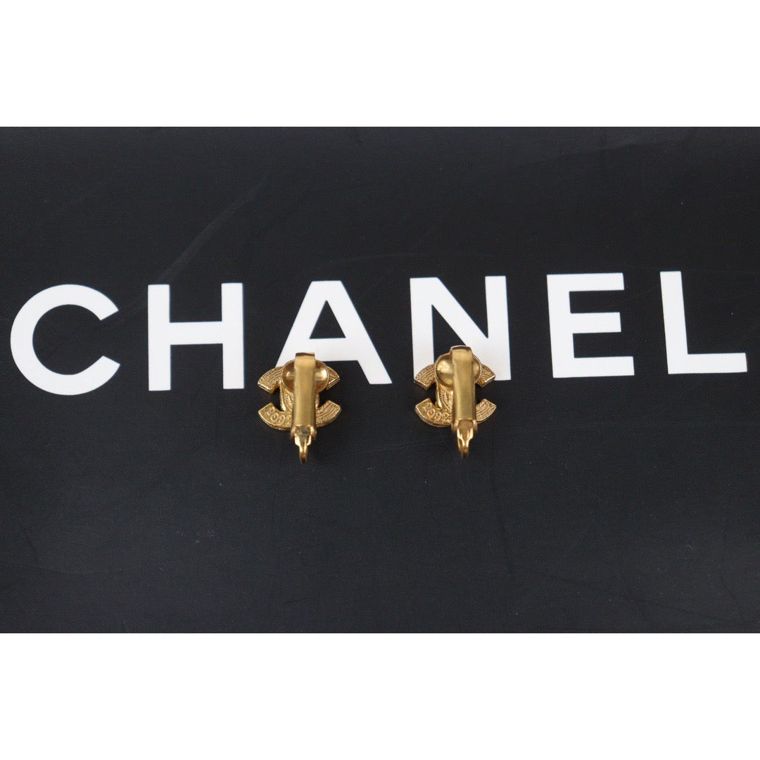 Rank AB ｜CHANEL COCO Mark Diamond Vintage Earrings ｜24062714