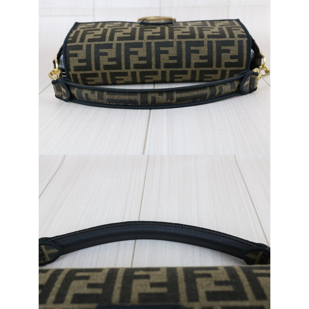 Very Good ( Rank A)｜ FENDI Mamma Baguette Shoulder Bag  Gold Hardware Current Model｜S25072102