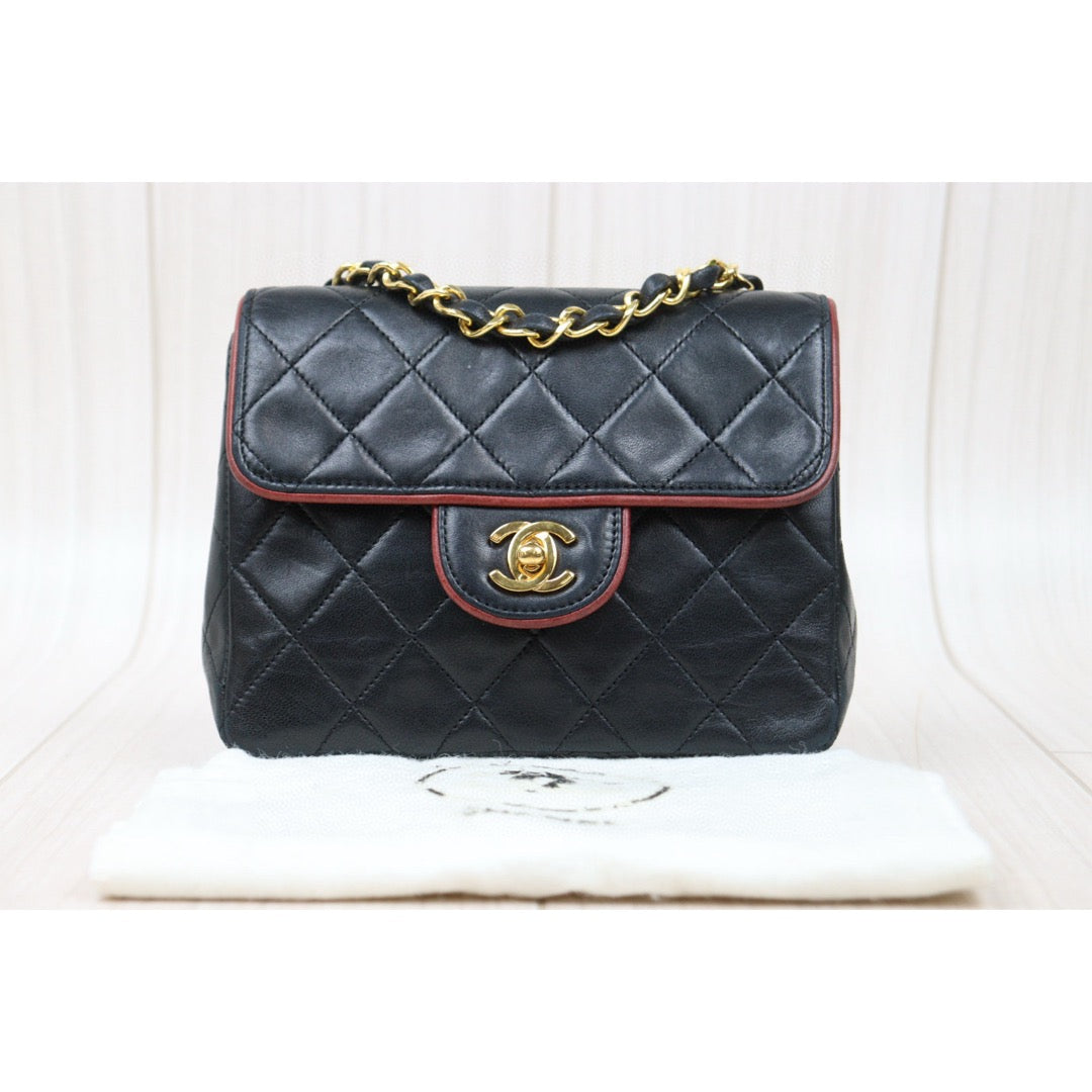 Good ( Rank AB)｜ CHANEL Lanbskin Square 17  Shoulder Bag Black Made In 1989～1991Year ｜P25012202