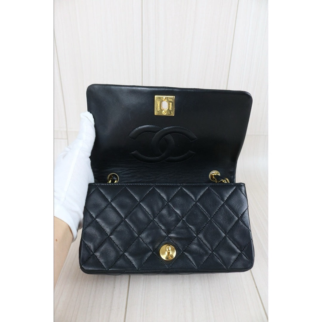 Include Entrupy Certificate of Authenticity｜Very Good ( Rank A)｜ Chanel Lamb Skin Mini Classic Flap Bag Black Made In 1989-1991 Year｜S26080103