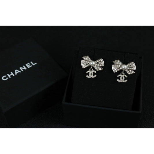 Include Authentic Detective Certificate of Authenticity｜Very Good ( Rank A) ｜CHANEL A22P COCO Mark Bow Pearl Rhinestone Earrings Made In 2022 Year｜S26071001