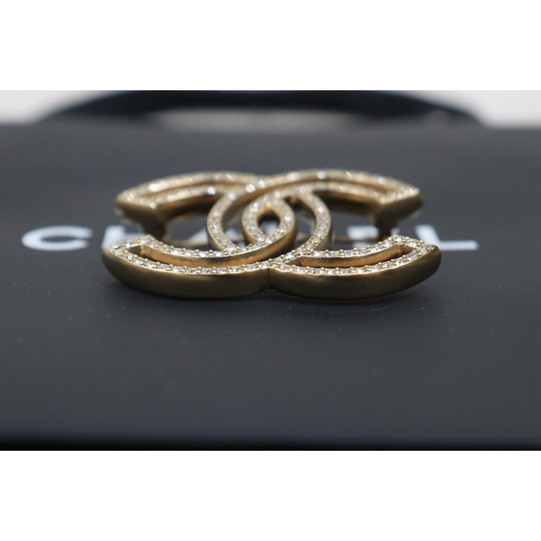 Include Authentic Detective Certificate of Authenticity｜Very Good ( Rank A)｜ CHANEL A17V Coco Mark Rhinestone Brooch Made in 2017 Year｜26070702