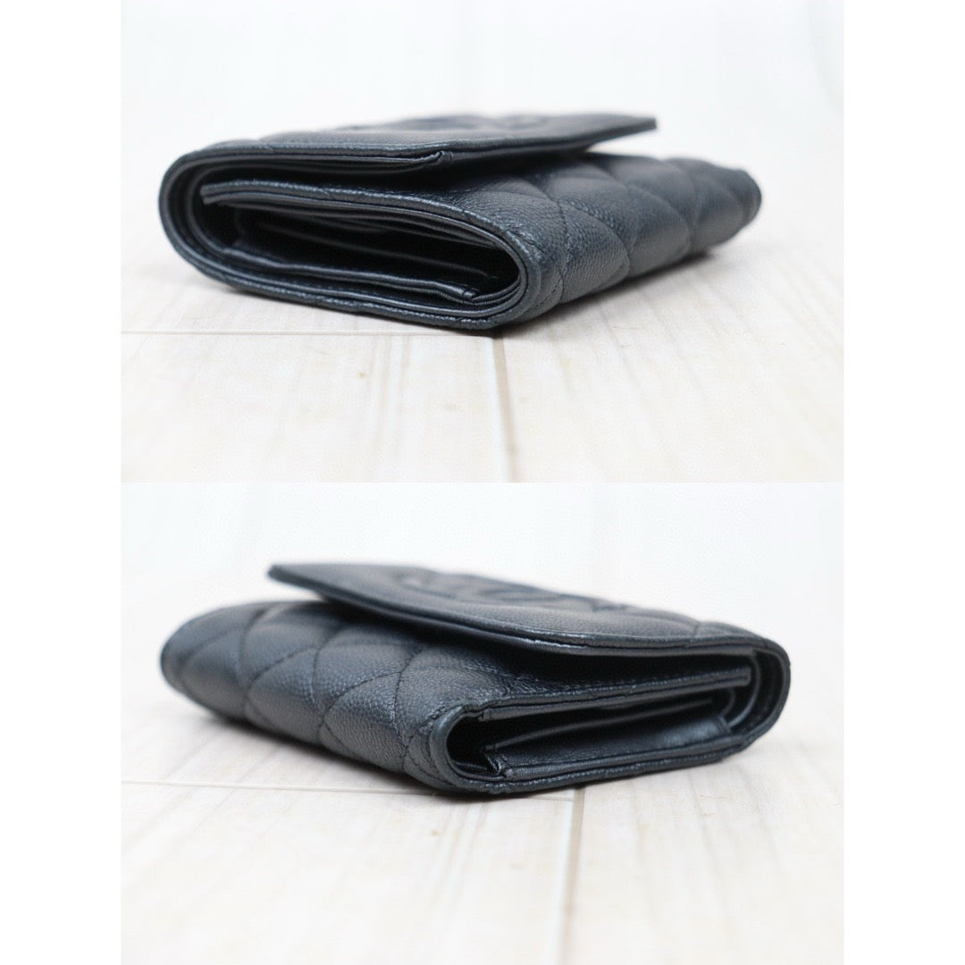Very Good ( Rank A) ｜CHANEL Caviar Skin Leather Calf Leather  Wallet Grey Made In 2017-2018 Year｜24121917