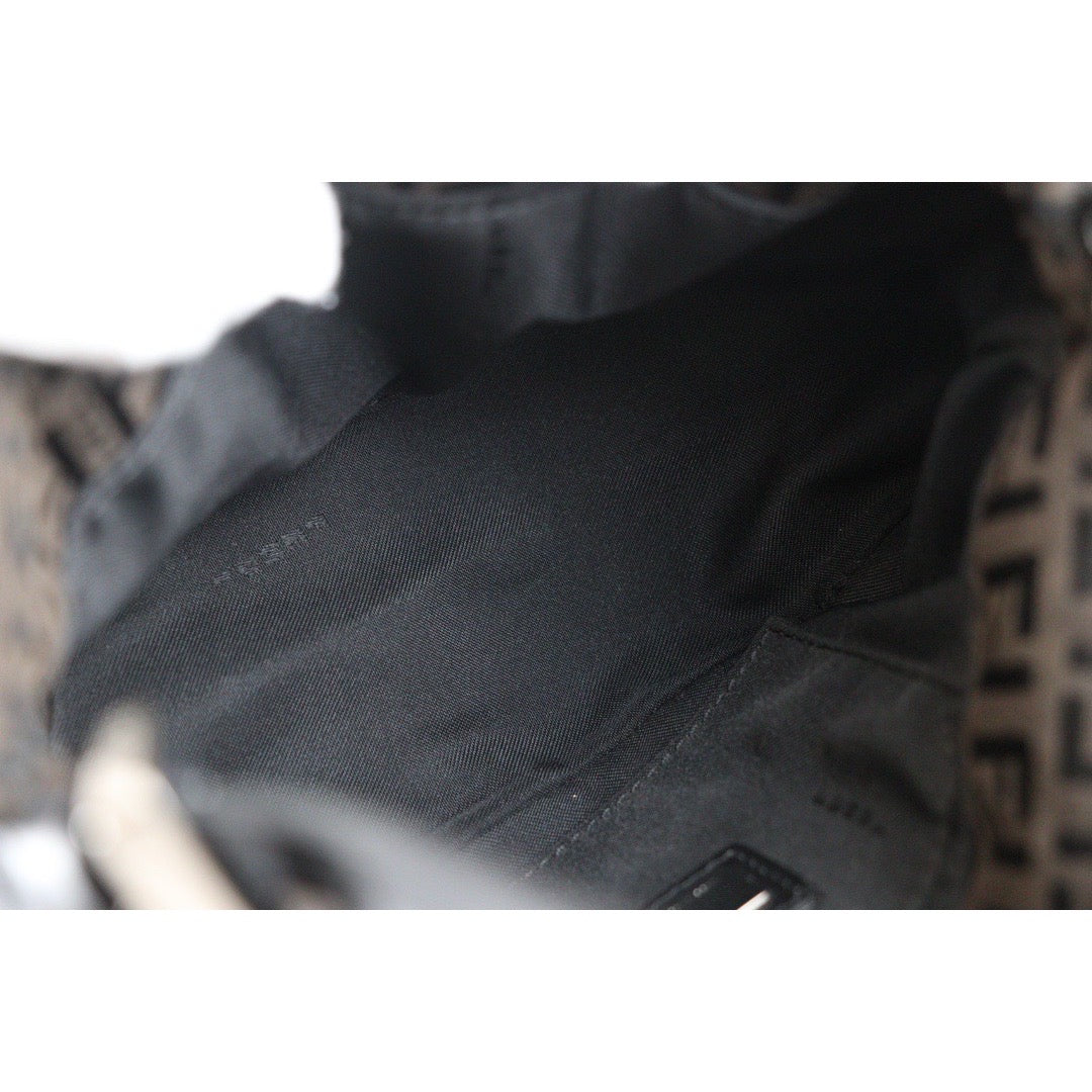 Rank A｜ FENDI Mamma Shoulder Bag ｜23091531