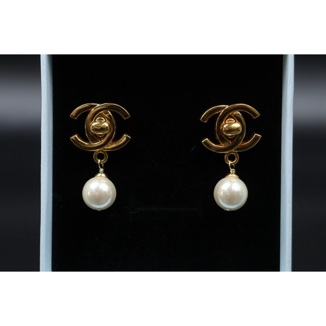 Very Good ( Rank A)｜CHANEL Vintage 18K Gold Plating Pearl Earrings  Made In 1997Year ｜24122628