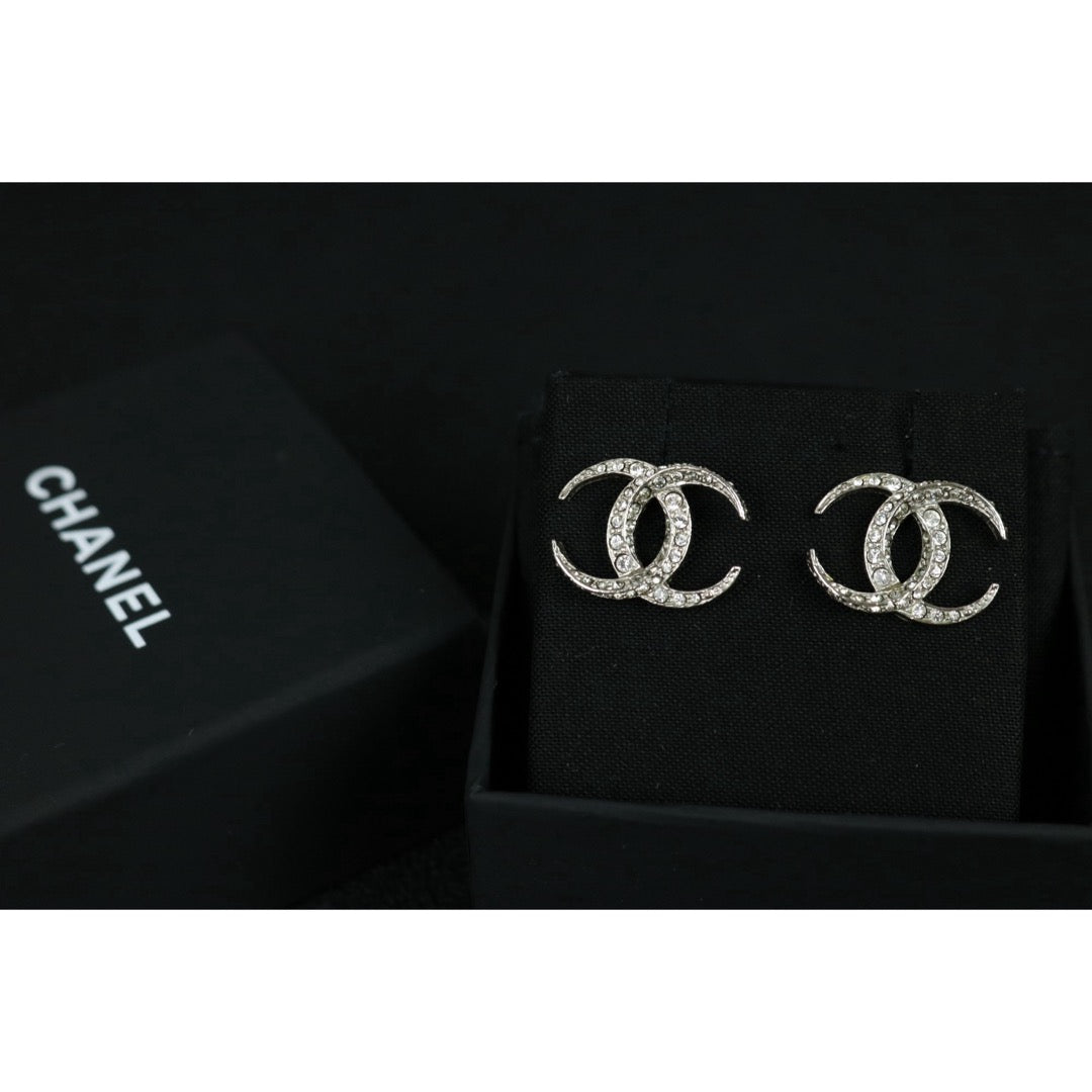 Include Authentic Detective Certificate of Authenticity｜Very Good ( Rank A) ｜CHANEL B15C COCO Mark Rhinestone Earrings Made In 2015Year｜S26061004