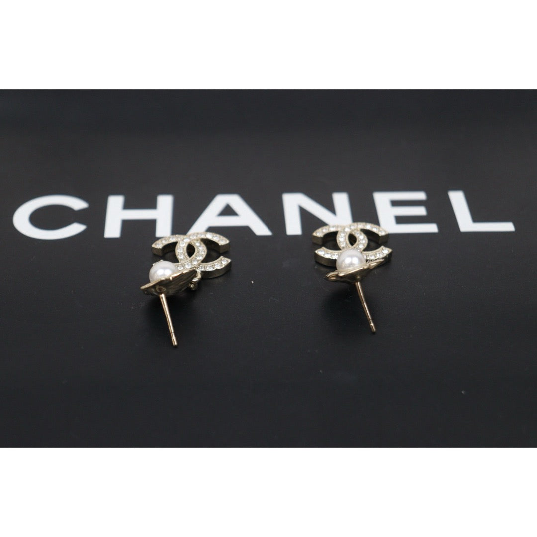 Very Good ( Rank A) ｜CHANEL COCO Mark Pearl Rhinestone Earrings Made In 2025Year｜V25121106