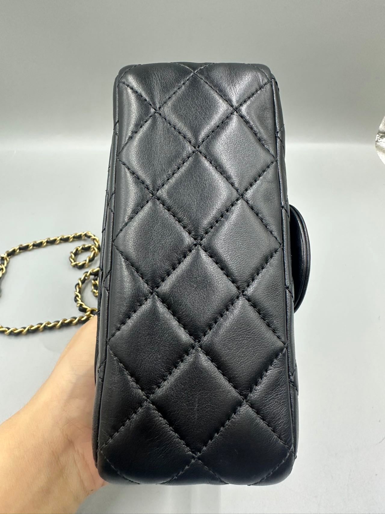 Include Entrupy Certificate of Authenticity｜Very Good ( Rank A)｜ CHANEL Lanbskin Square Shoulder Bag Black