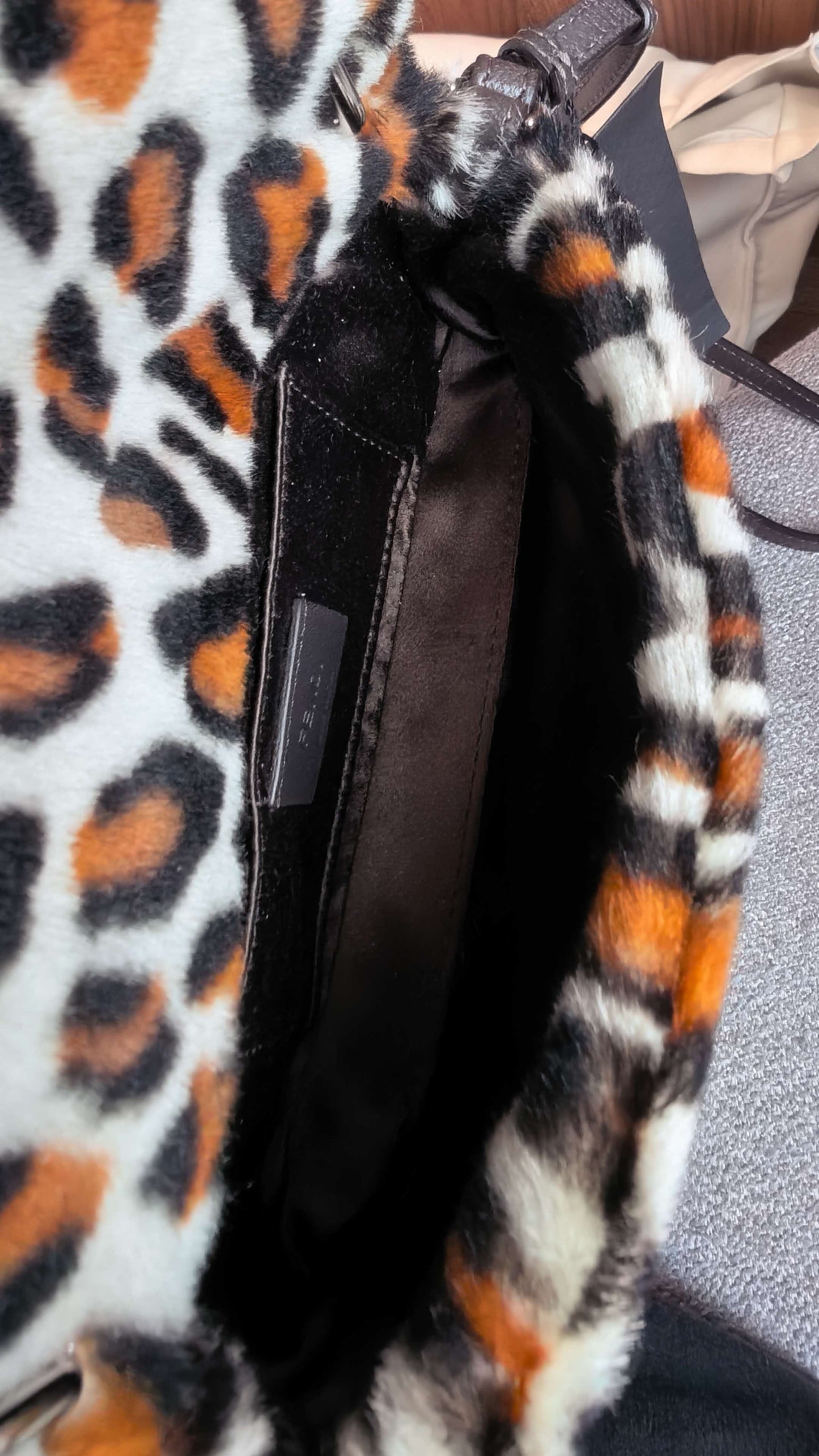 Include Entrupy Certificate of Authenticity｜Very Good ( Rank A)｜ FENDI Mamma Baguette Shoulder Bag