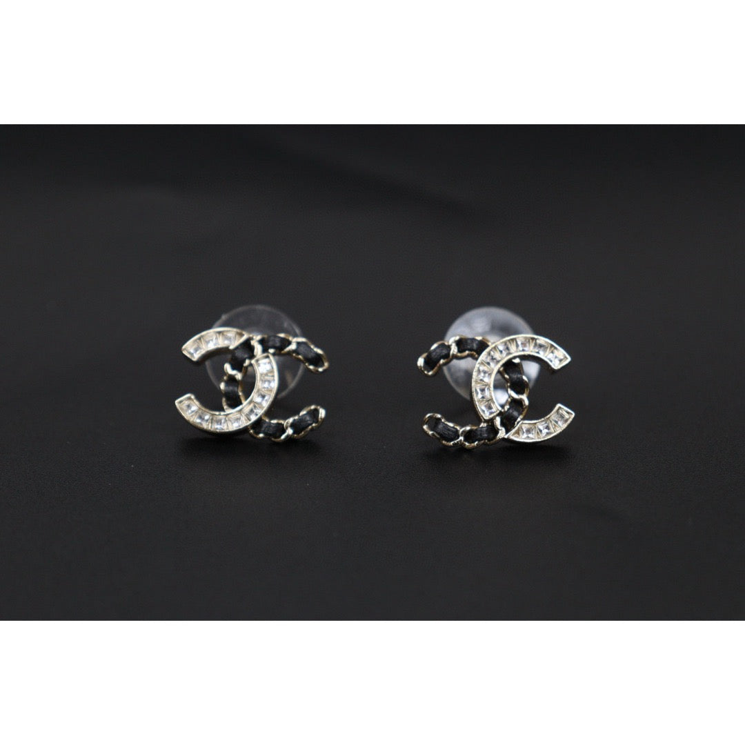 Very Good ( Rank A) ｜CHANEL COCO Mark Satin cc Chain Diamond Earrings ｜V25052510