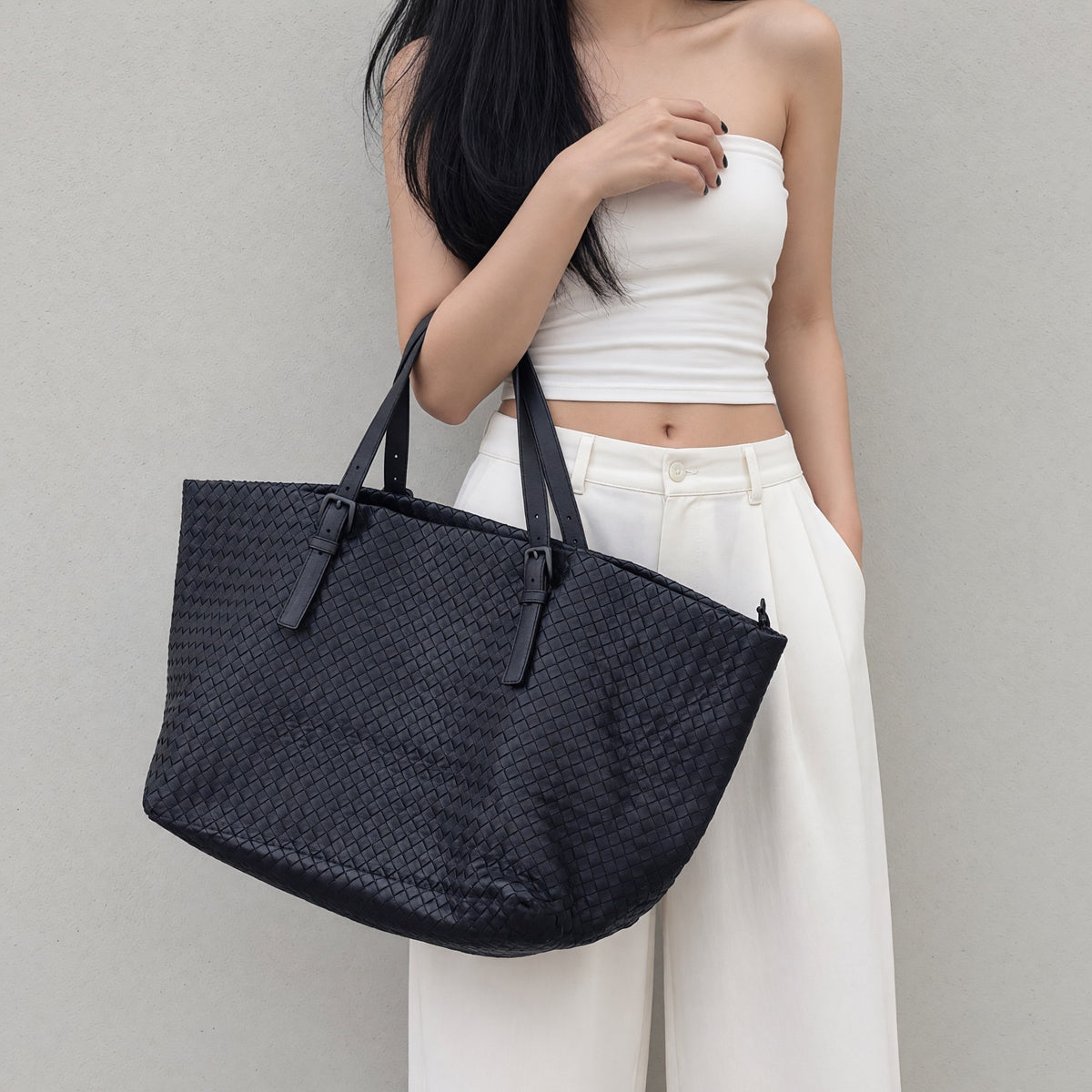 Include Entrupy Certificate of Authenticity｜Good ( Rank AB)｜ Bottega Veneta Lamb Skin Intrecciato Cesta GM Tote Black｜S26090739