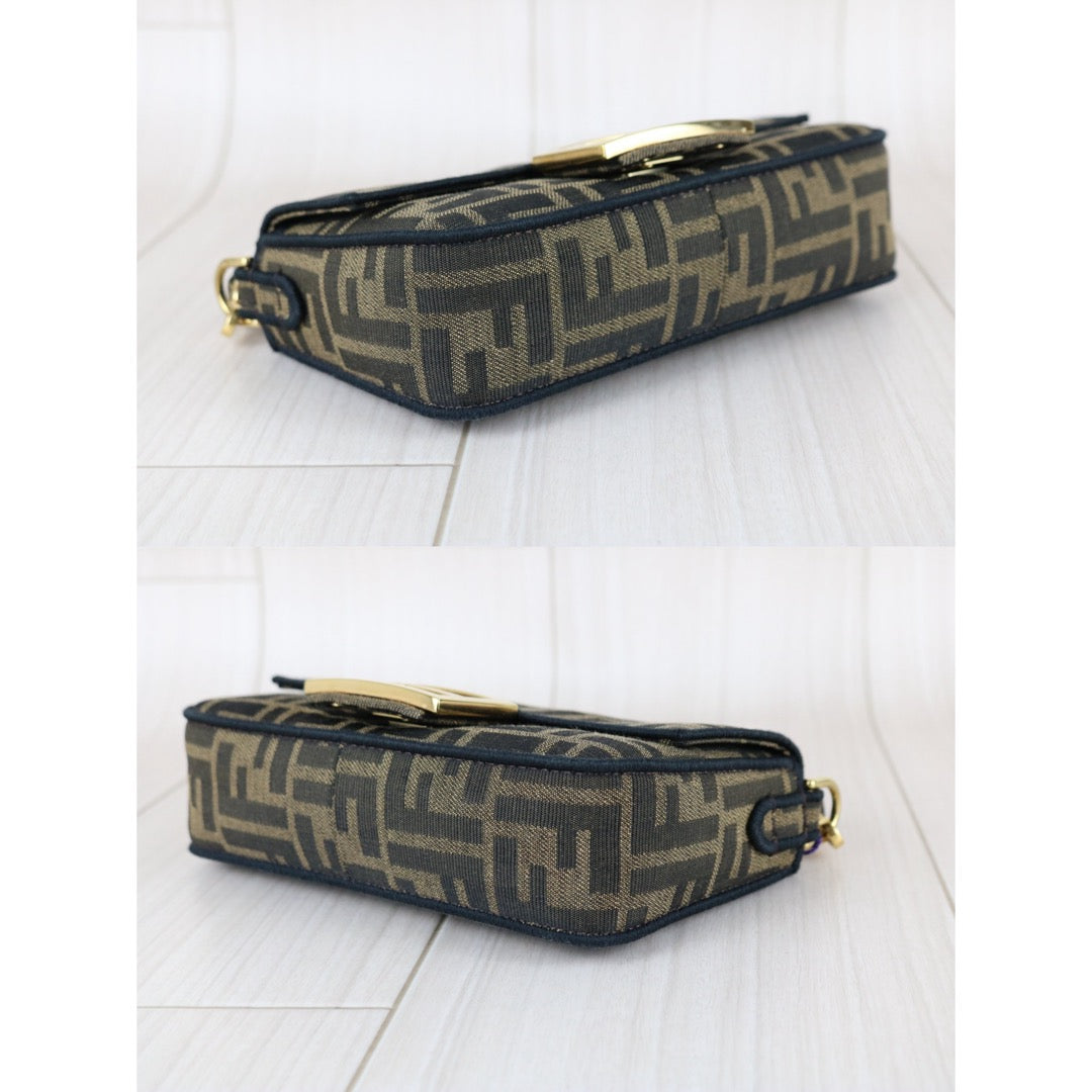 Very Good ( Rank A)｜ FENDI Mamma Baguette Chain Shoulder Bag  Gold Hardware Current Model PM｜S26020801