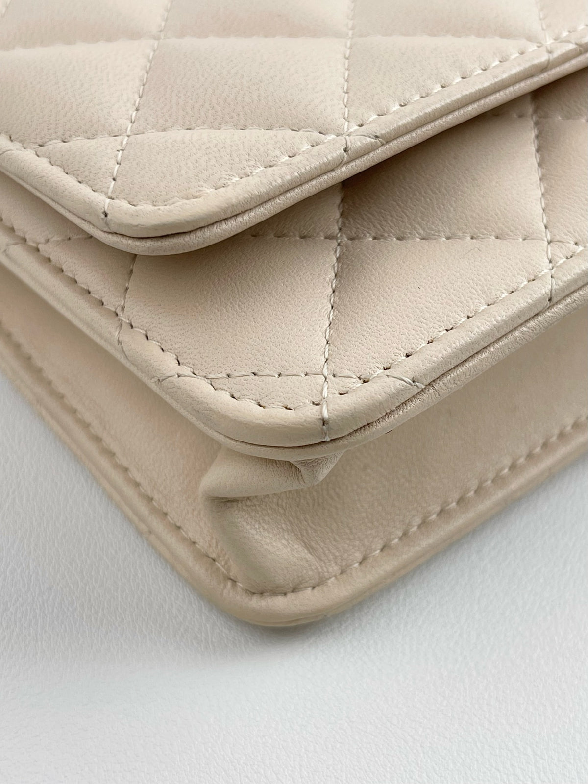 Include Entrupy Certificate of Authenticity｜Very Good ( Rank A) ｜CHANEL Lambskin Beige WOC Chain Bag