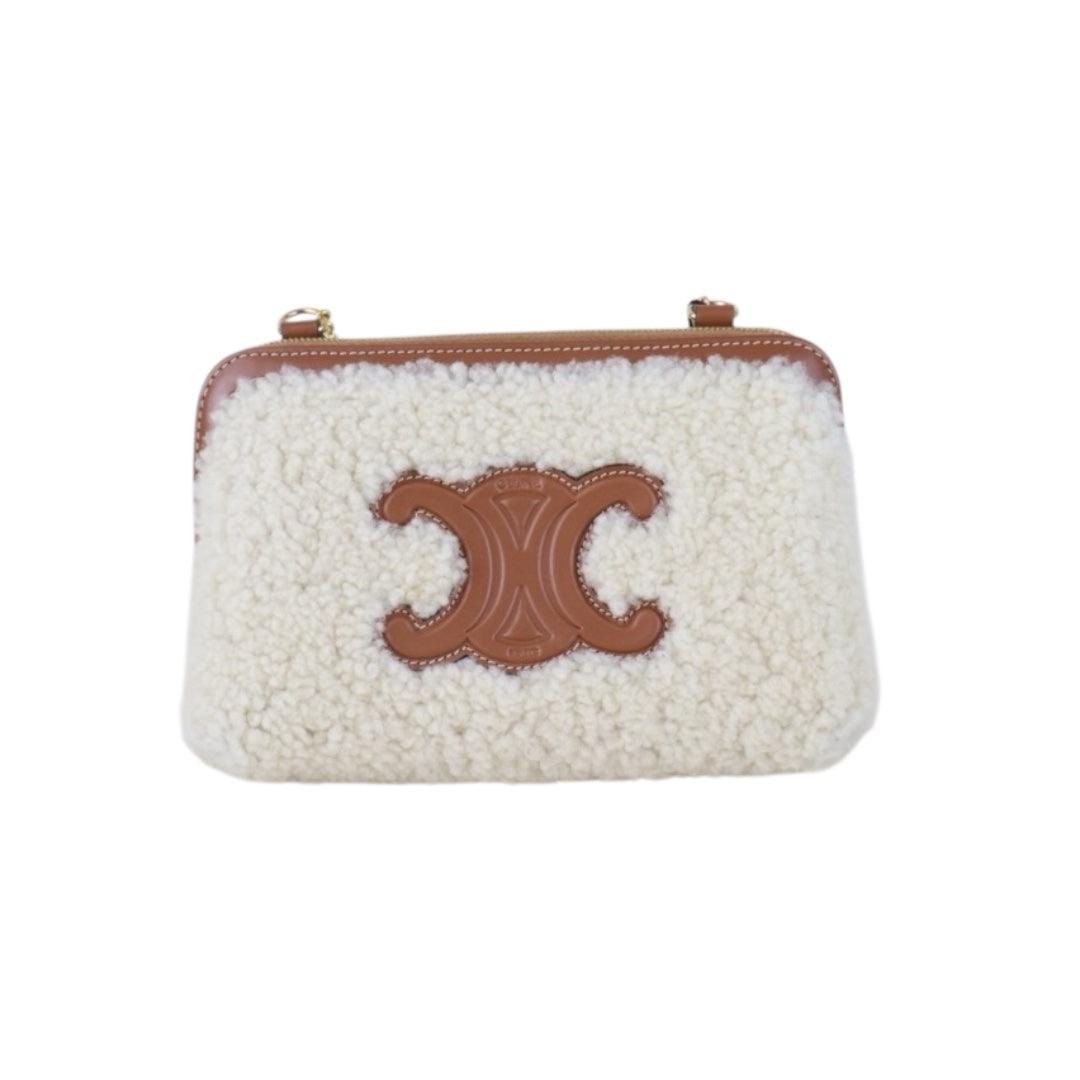 Include Entrupy Certificate of Authenticity｜Very Good ( Rank A)｜ CELINE Cuir Triomphe Triomphe Shearling Chain Bag｜S26090716