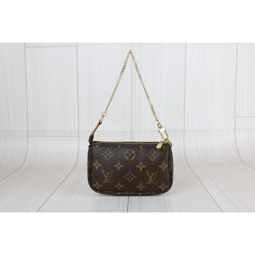 Very Good ( Rank A)｜ LV Monogram Pochette Accessoires ｜S25042901