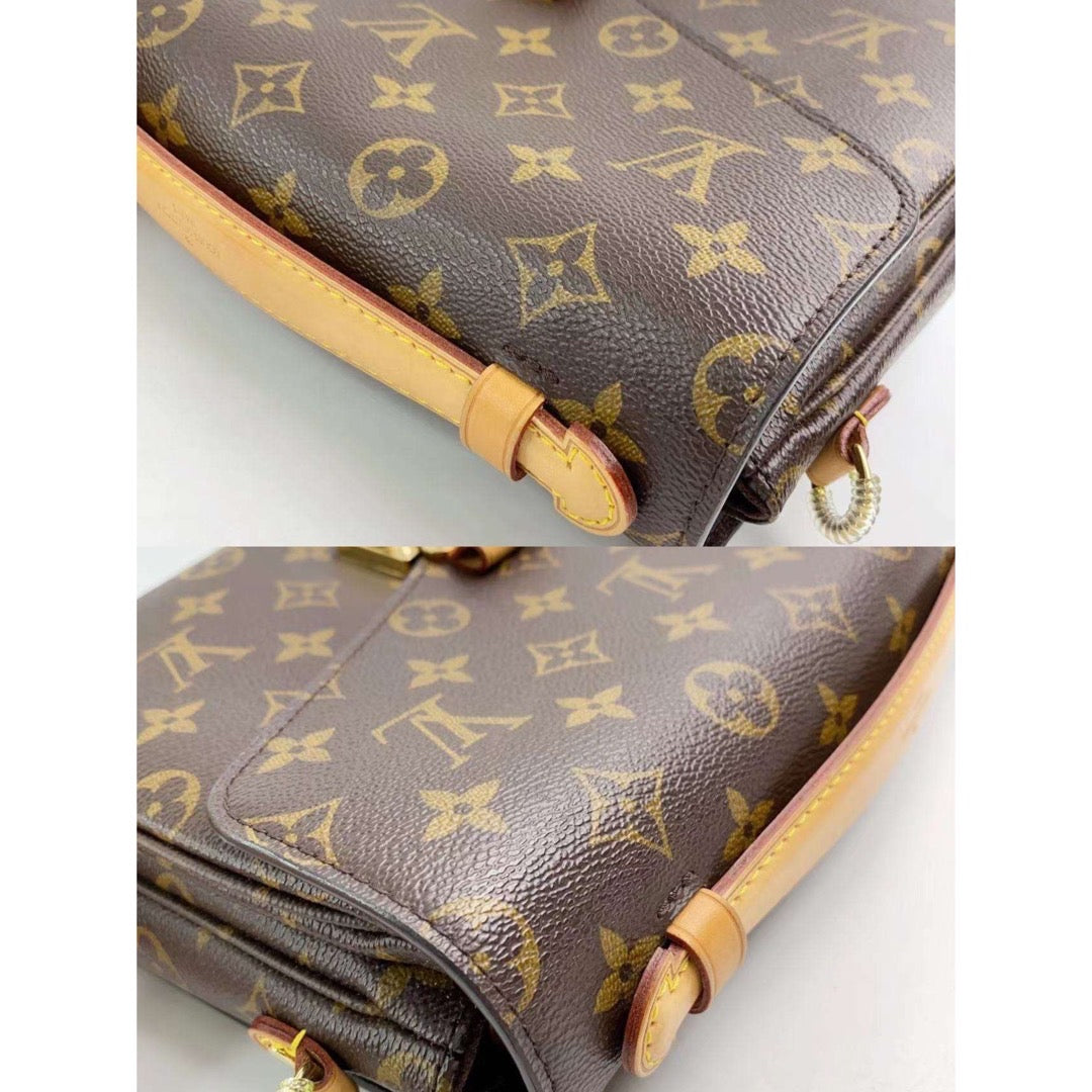 Sold at Auction: Louis Vuitton, Louis Vuitton Small Clutch Bag Pochette LV  Monogram Canvas
