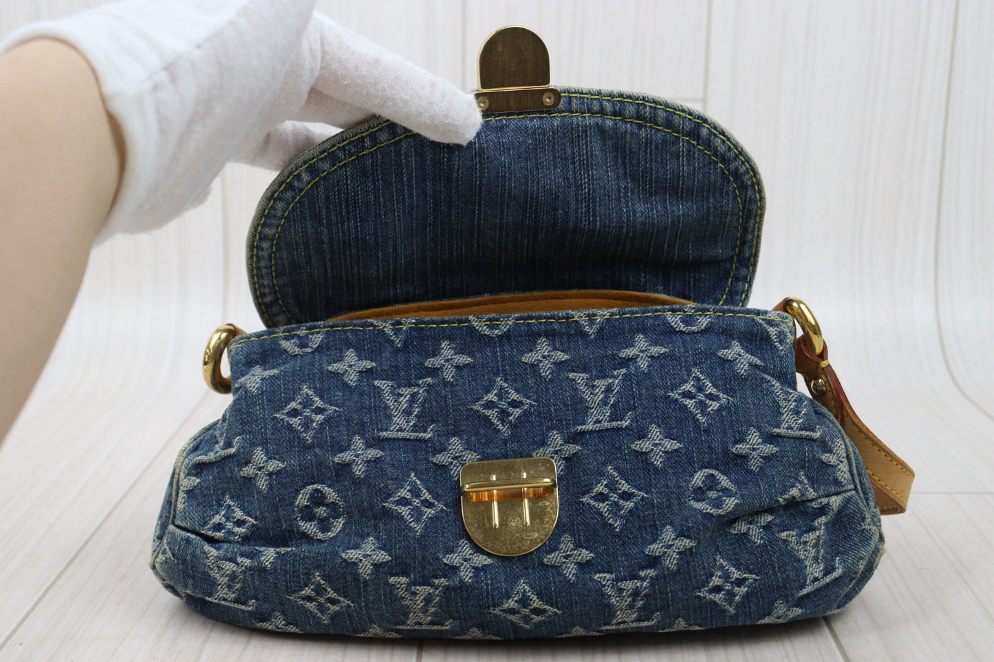Good ( Rank AB) ｜LV Monogram Denim Mini Pleaty Shoulder Bag Blue｜P25071804